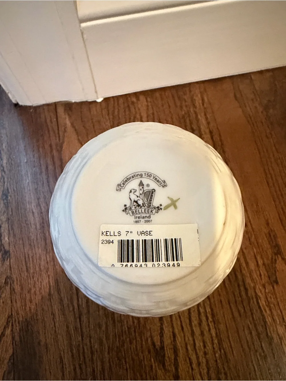 NWT Belleek Ireland 2007 Kells 7-inch White Ceramic Clover Vine Accent Vase